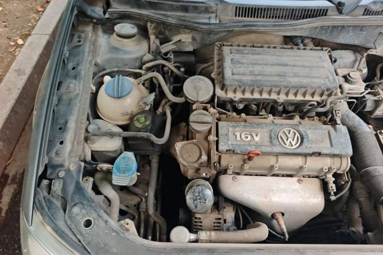 Used Volkswagen Bora 2012 1.6L Automatic Fashion Edition Engine Bay Right