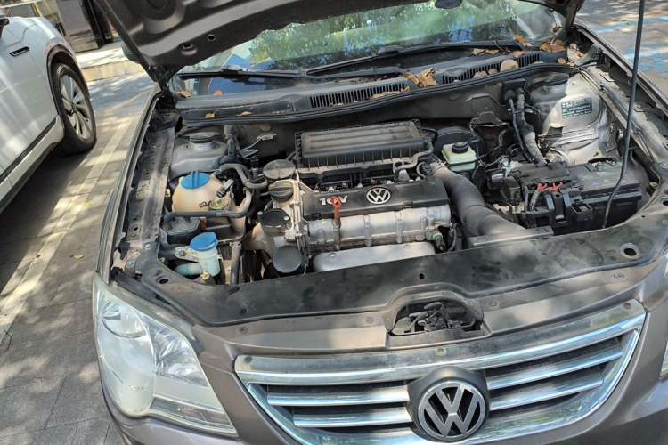Used Volkswagen Bora 2012 1.6L Automatic Fashion Edition Engine Bay Right