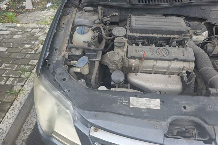 Used Volkswagen Bora 2012 1.6L Automatic Fashion Edition Engine Bay Right