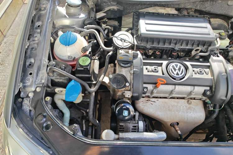 Used Volkswagen Bora 2012 1.6L Automatic Comfort Edition Engine Bay Right