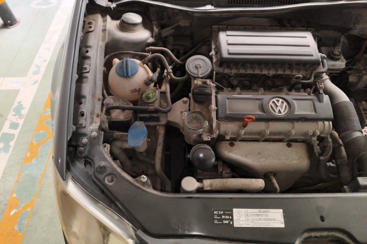Used Volkswagen Bora 2012 1.6L Automatic Fashion Edition Engine Bay Right