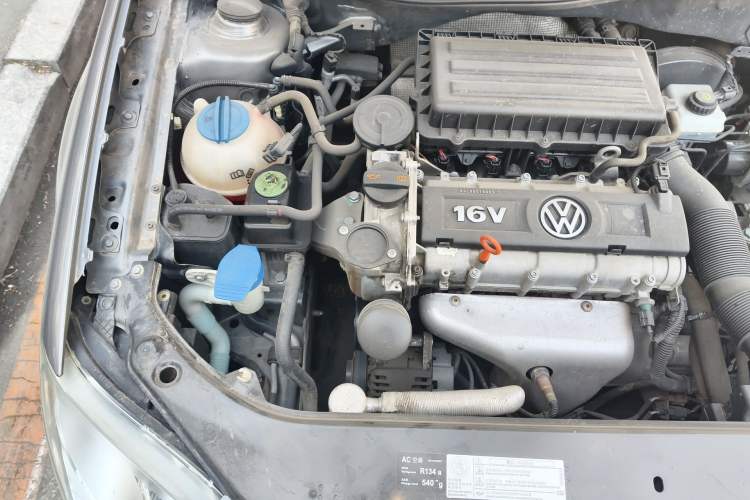 Used Volkswagen Bora 2012 1.6L Manual Fashion Edition Engine Bay Right