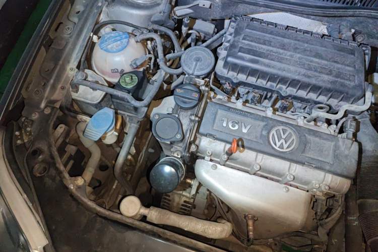 Used Volkswagen Bora 2012 1.6L Manual Fashion Edition Engine Bay Right