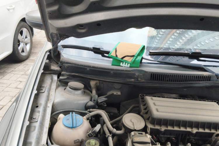 Used Volkswagen Bora 2012 1.6L Automatic Fashion Edition Engine Bay Right