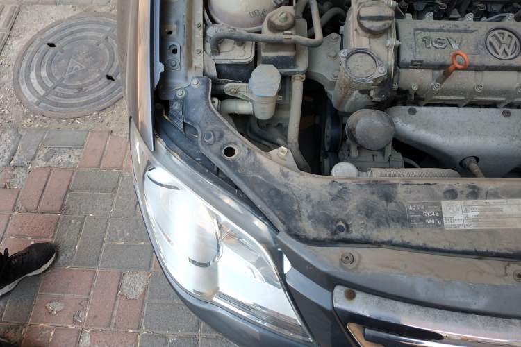 Used Volkswagen Bora 2012 1.6L Automatic Comfort Edition Engine Bay Right