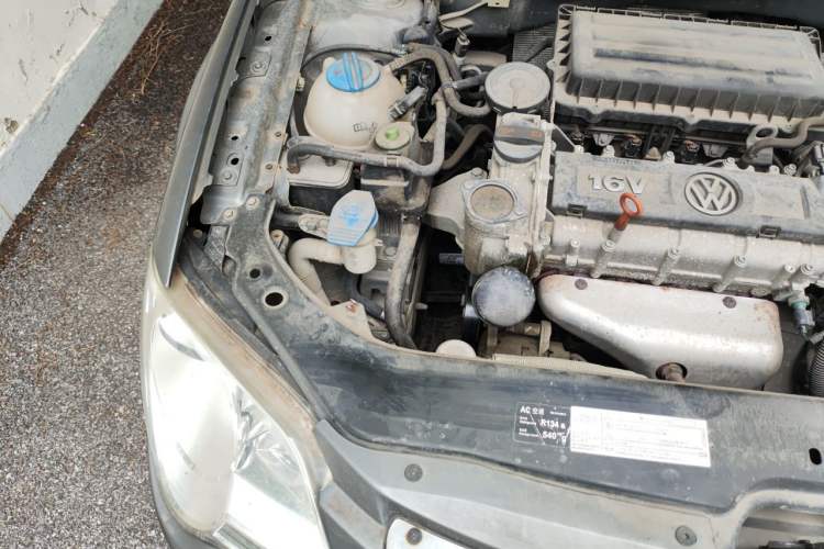 Used Volkswagen Bora 2012 1.6L Manual Fashion Edition Engine Bay Right