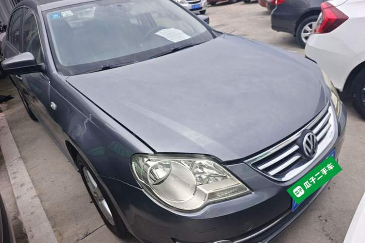 Used Volkswagen Bora 2012 1.6L Automatic Fashion Edition Front Right 45 Deg