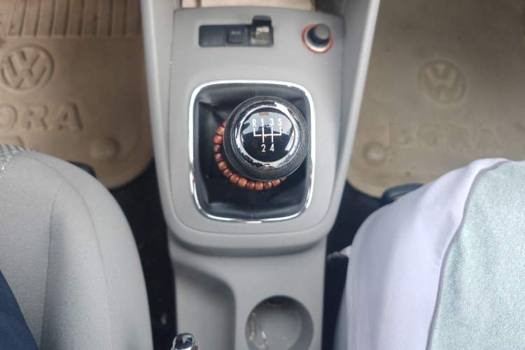 Used Volkswagen Bora 2012 1.6L Manual Fashion Edition Gear Lever