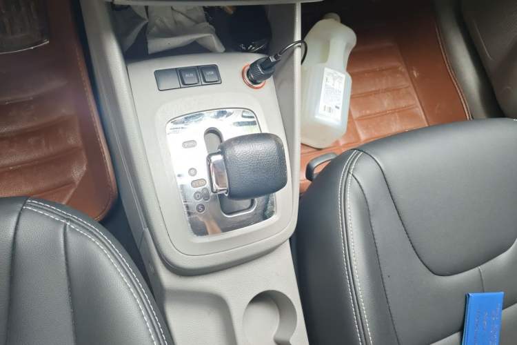 Used Volkswagen Bora 2012 1.6L Automatic Fashion Edition Gear Lever