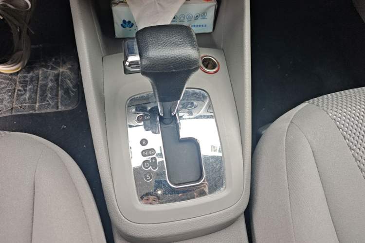 Used Volkswagen Bora 2012 1.6L Automatic Fashion Edition Gear Lever