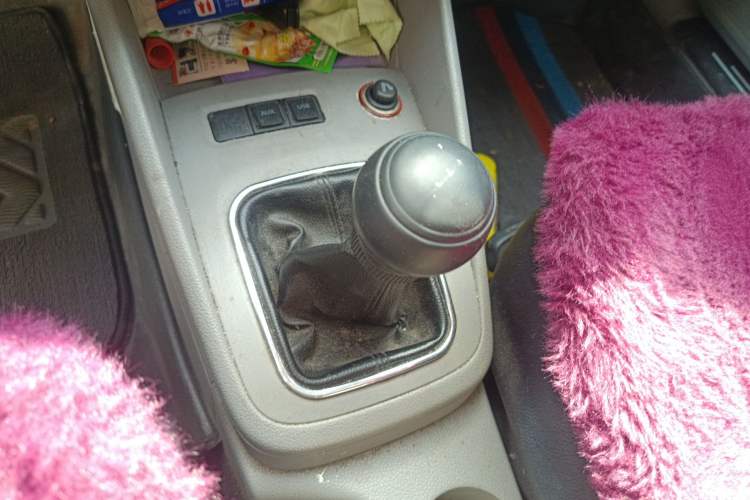 Used Volkswagen Bora 2012 1.6L Manual Fashion Edition Gear Lever