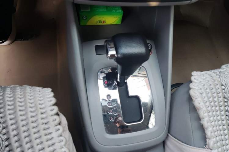 Used Volkswagen Bora 2012 1.6L Automatic Fashion Edition Gear Lever