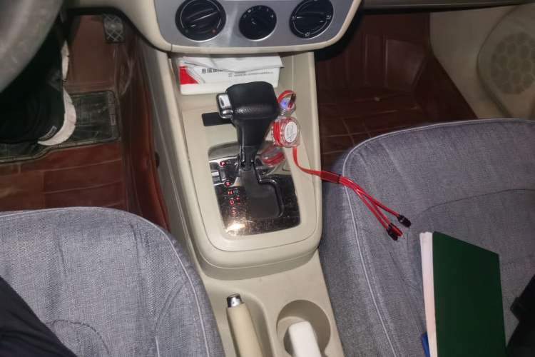 Used Volkswagen Bora 2012 1.6L Automatic Fashion Edition Gear Lever