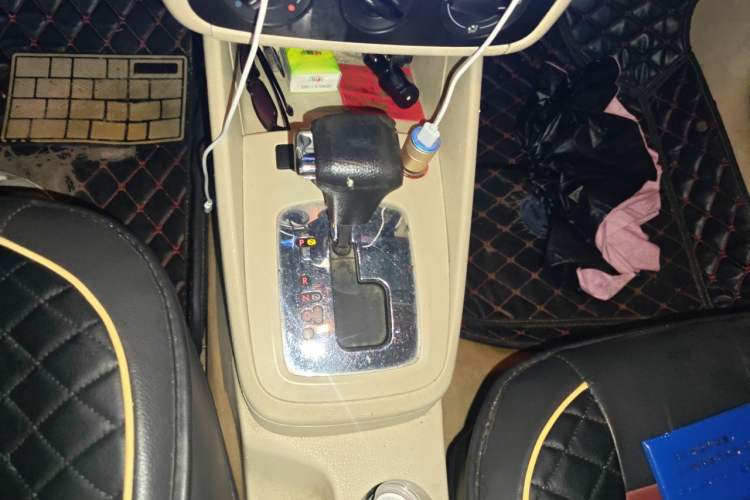 Used Volkswagen Bora 2012 1.6L Automatic Fashion Edition Gear Lever