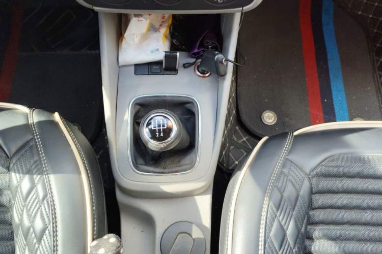 Used Volkswagen Bora 2012 1.6L Manual Stylish & Great Value Edition Gear Lever