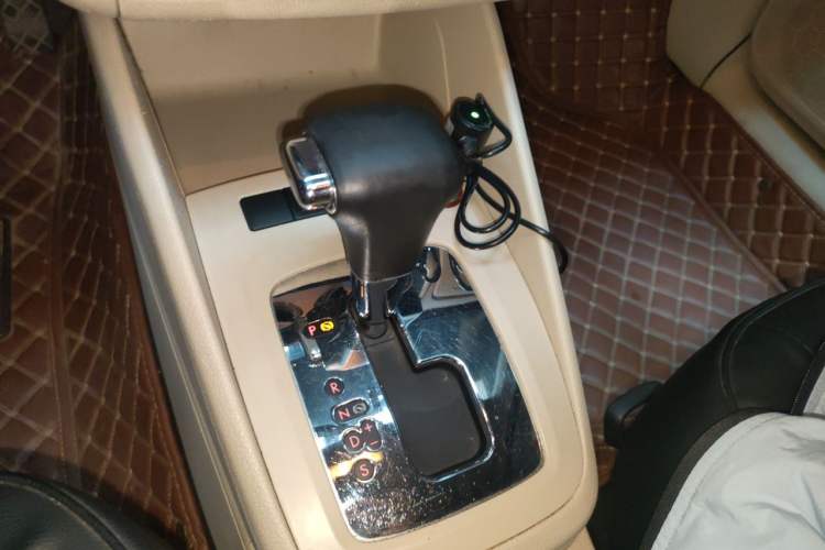 Used Volkswagen Bora 2012 1.6L Automatic Fashion Edition Gear Lever