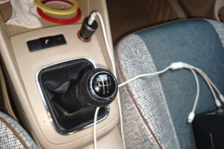 Used Volkswagen Bora 2012 1.6L Manual Fashion Edition Gear Lever