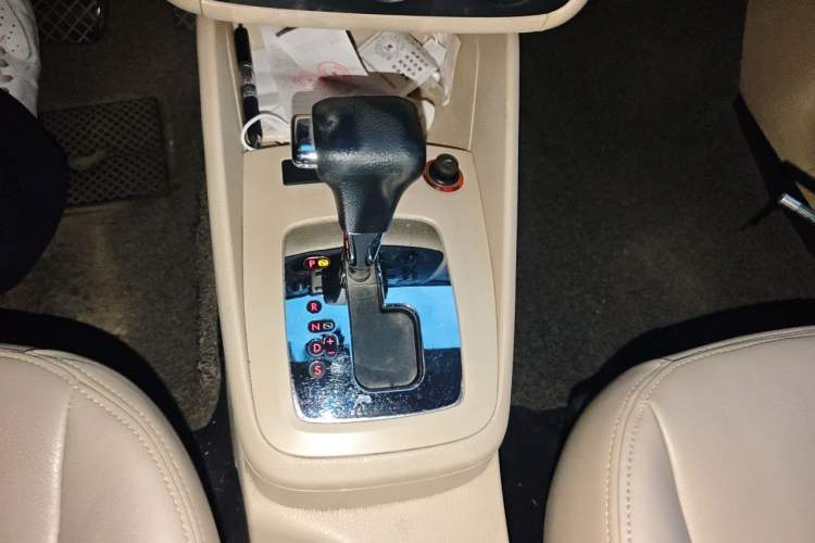 Used Volkswagen Bora 2012 1.6L Automatic Fashion Edition Gear Lever