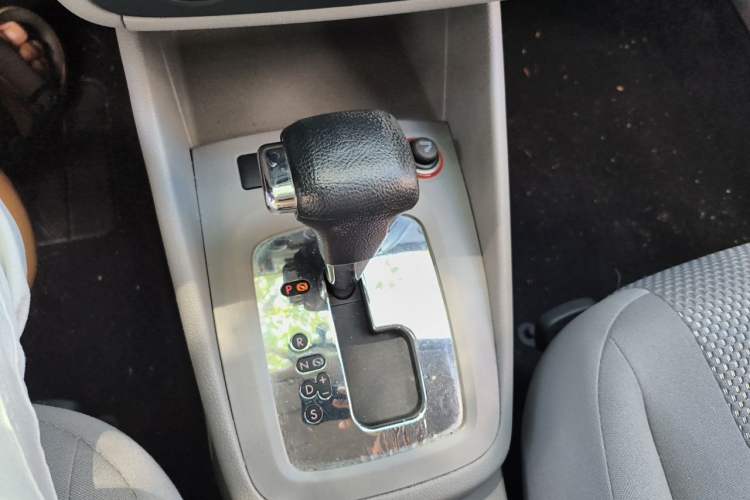 Used Volkswagen Bora 2012 1.6L Automatic Fashion Edition Gear Lever