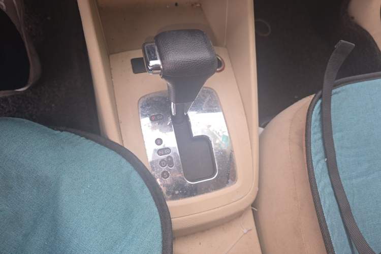 Used Volkswagen Bora 2012 1.6L Automatic Fashion Edition Gear Lever