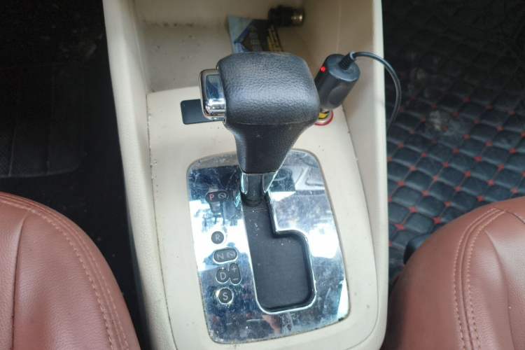 Used Volkswagen Bora 2012 1.6L Automatic Fashion Value Edition Gear Lever