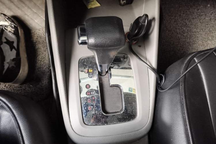 Used Volkswagen Bora 2012 1.6L Automatic Fashion Edition Gear Lever