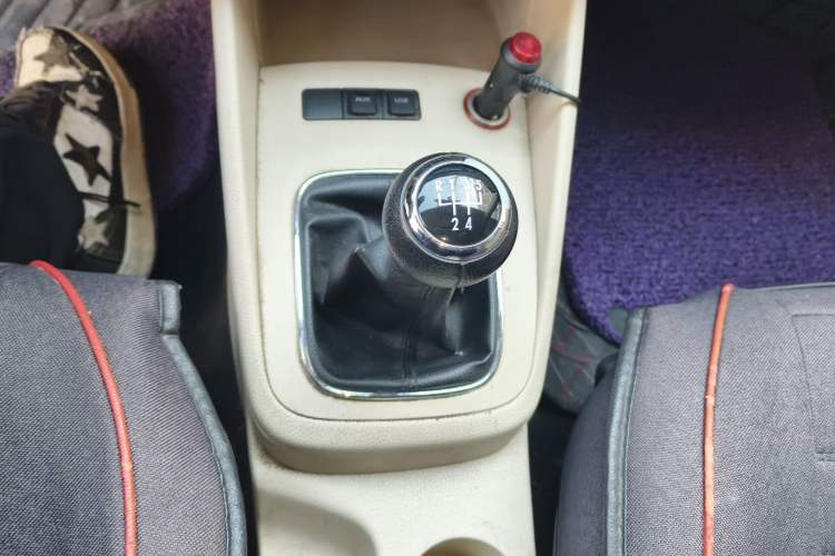 Used Volkswagen Bora 2012 1.6L Manual Fashion Edition Gear Lever
