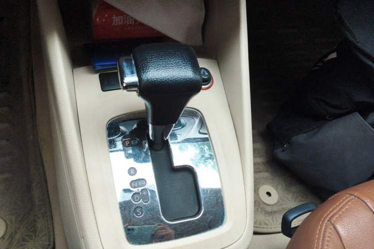 Used Volkswagen Bora 2012 1.6L Automatic Fashion Edition Gear Lever