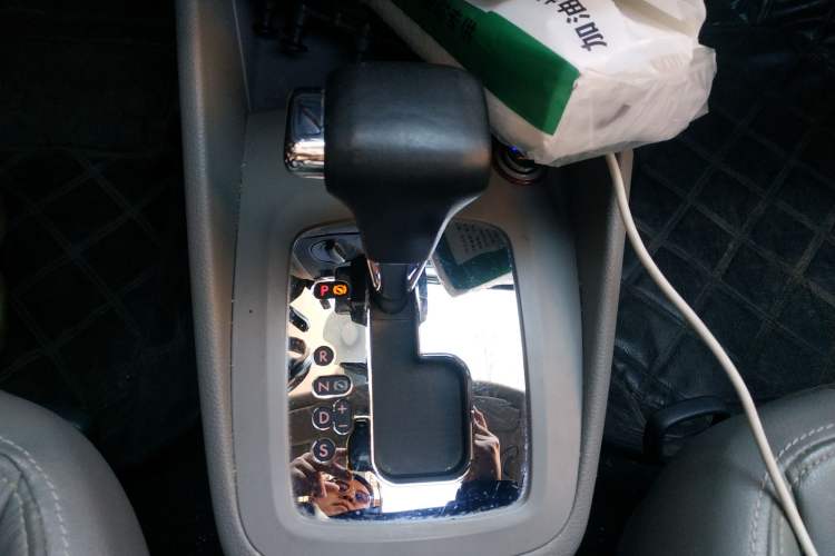 Used Volkswagen Bora 2012 1.6L Automatic Comfort Edition Gear Lever