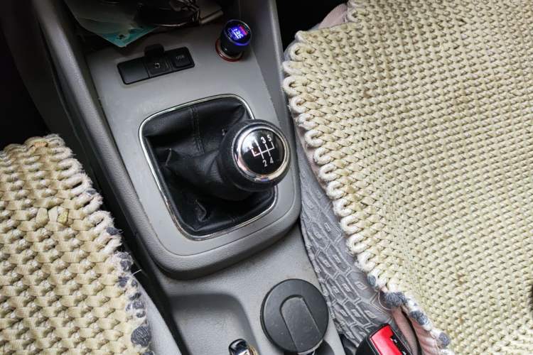Used Volkswagen Bora 2012 1.6L Manual Fashion Edition Gear Lever