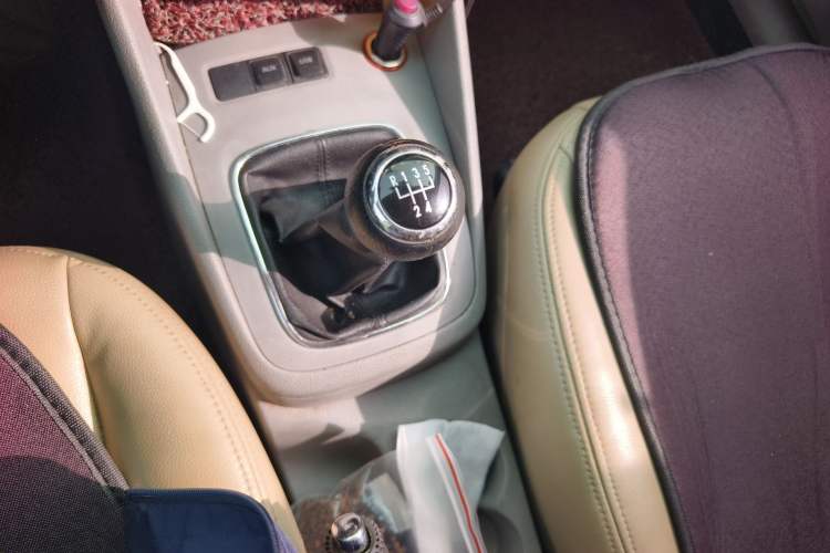 Used Volkswagen Bora 2012 1.6L Manual Fashion Edition Gear Lever