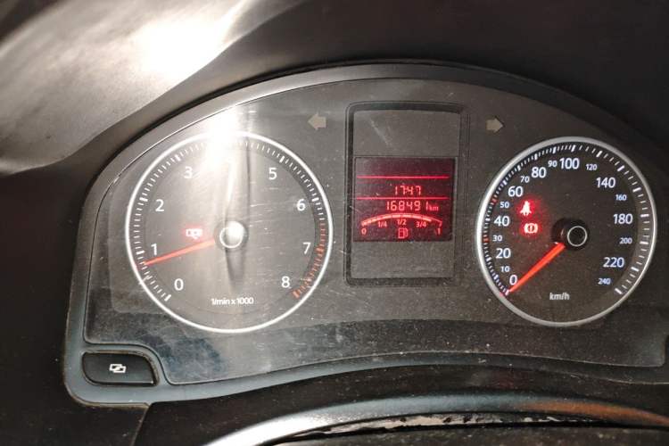 Used Volkswagen Bora 2012 1.6L Manual Fashion Edition Instrument Cluster