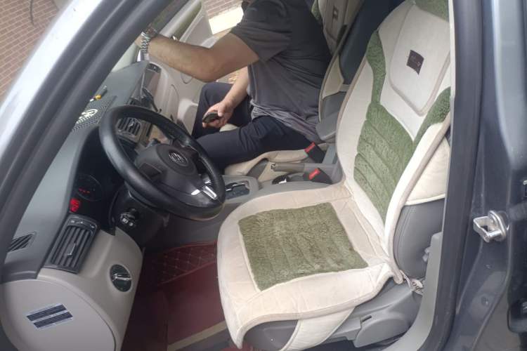 Used Volkswagen Bora 2012 1.6L Automatic Comfort Edition Left Front Seat