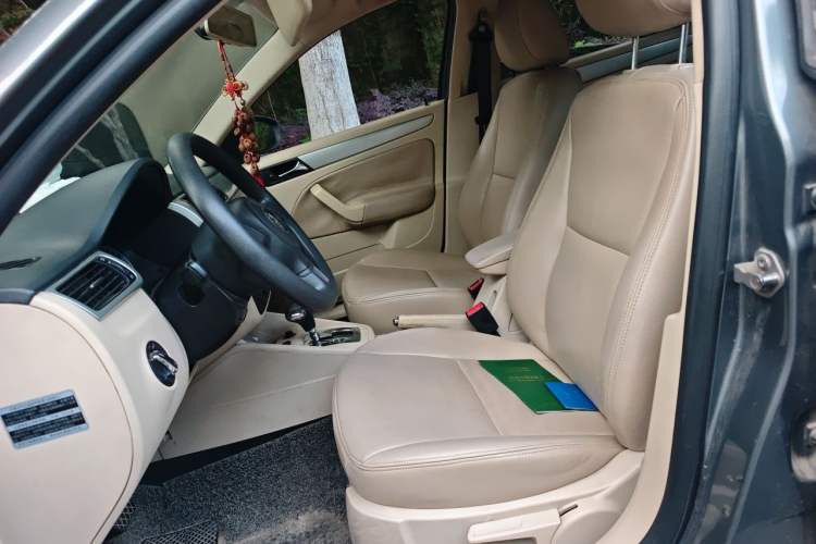 Used Volkswagen Bora 2012 1.6L Automatic Fashion Edition Left Front Seat