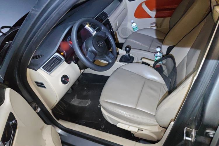 Used Volkswagen Bora 2012 1.6L Manual Fashion Edition Left Front Seat
