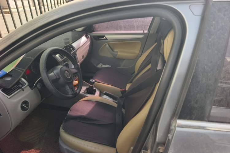 Used Volkswagen Bora 2012 1.6L Manual Fashion Edition Left Front Seat