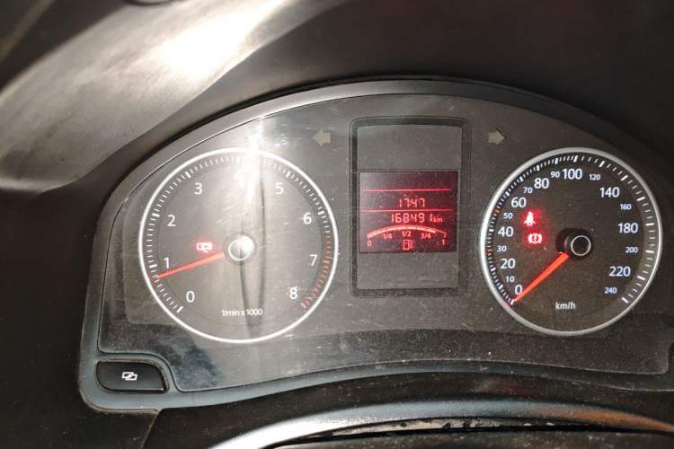 Used Volkswagen Bora 2012 1.6L Manual Fashion Edition Odometer Close Up