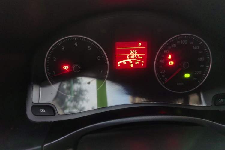 Used Volkswagen Bora  Odometer Close Up