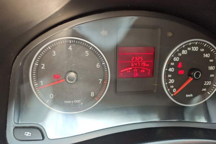 Used Volkswagen Bora 2012 1.6L Manual Comfort Model Odometer Close Up