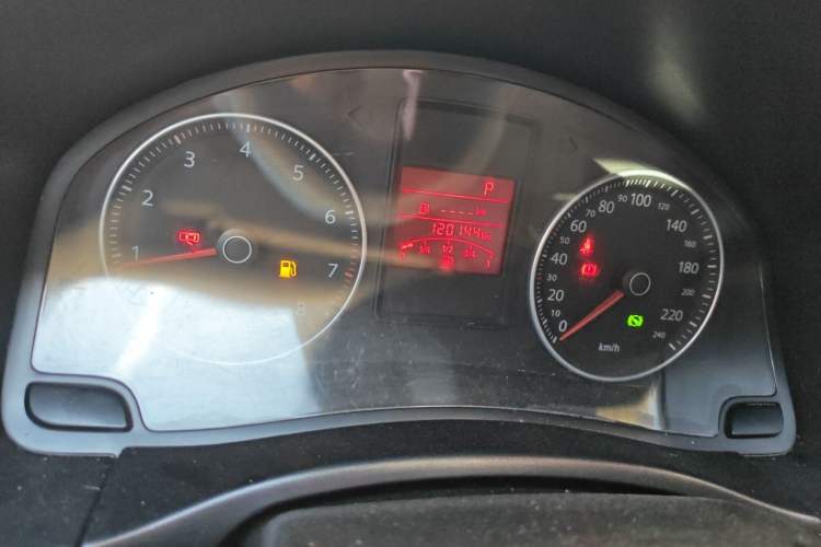 Used Volkswagen Bora 2012 1.6L Automatic Comfort Edition Odometer Close Up
