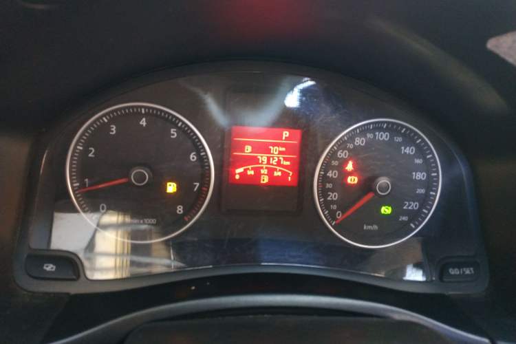 Used Volkswagen Bora 2012 1.6L Automatic Comfort Edition Odometer Close Up