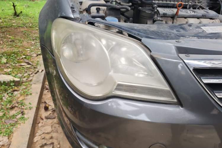Used Volkswagen Bora 2012 1.6L Automatic Fashion Edition Right Front Headlight