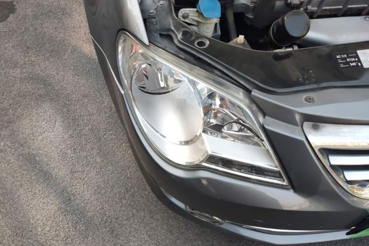 Used Volkswagen Bora 2012 1.6L Automatic Fashion Edition Right Front Headlight