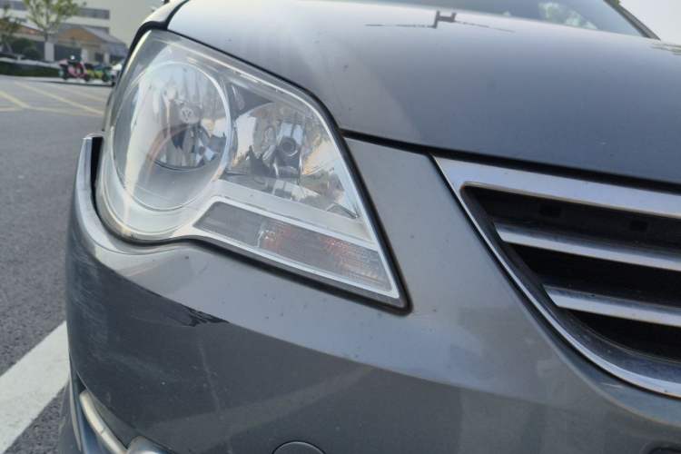 Used Volkswagen Bora 2012 1.6L Automatic Comfort Edition Right Front Headlight