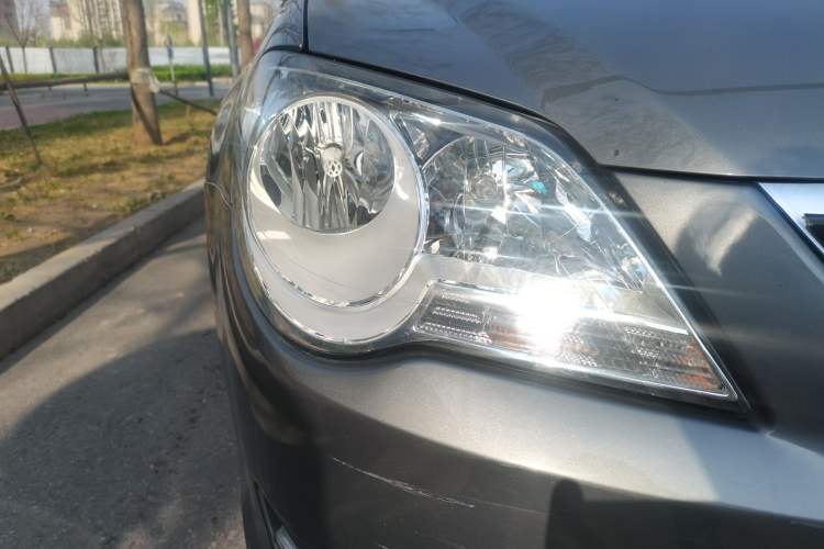 Used Volkswagen Bora 2012 1.6L Automatic Fashion Edition Right Front Headlight