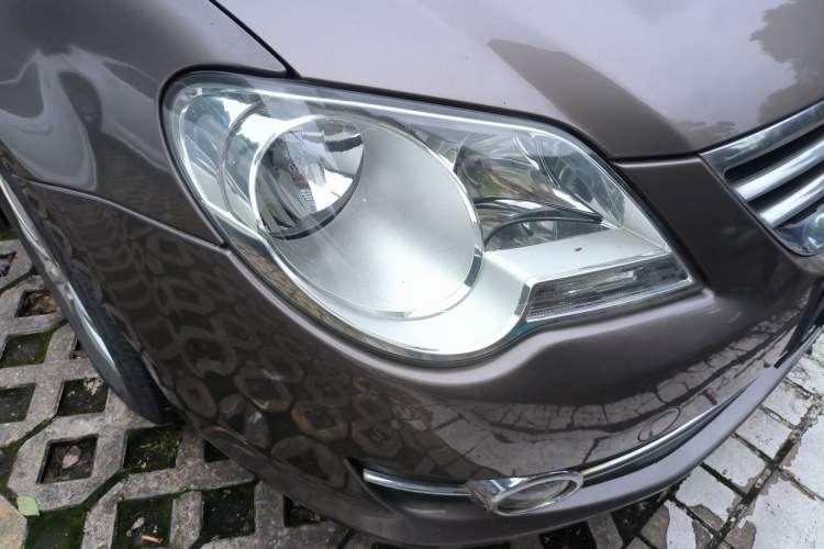 Used Volkswagen Bora 2012 1.6L Manual Comfort Model Right Front Headlight