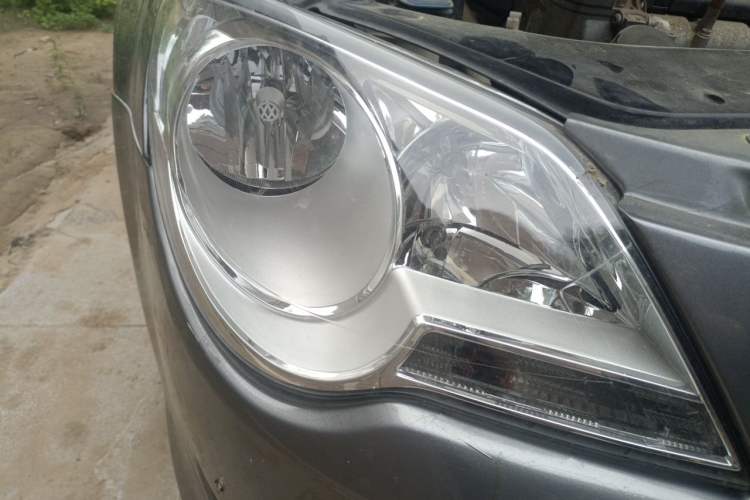 Used Volkswagen Bora 2012 1.6L Automatic Comfort Edition Right Front Headlight