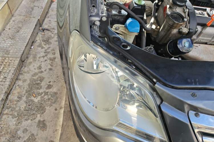 Used Volkswagen Bora 2012 1.6L Automatic Comfort Edition Right Front Headlight