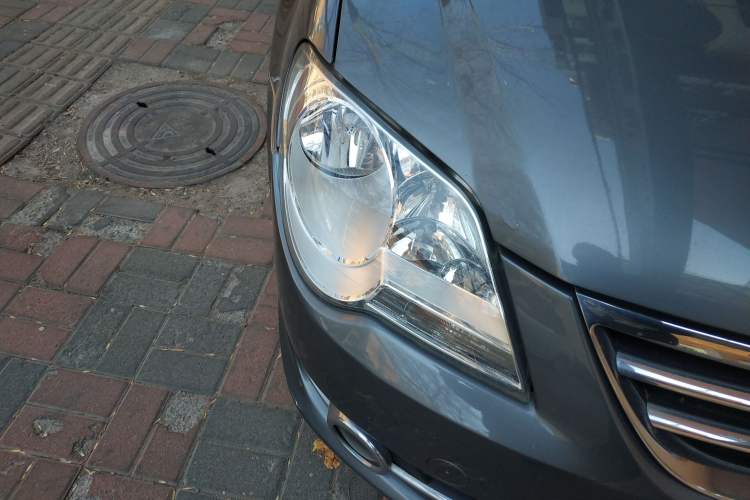 Used Volkswagen Bora 2012 1.6L Automatic Comfort Edition Right Front Headlight