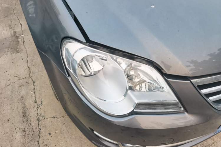 Used Volkswagen Bora 2012 1.6L Manual Comfort Model Right Front Headlight